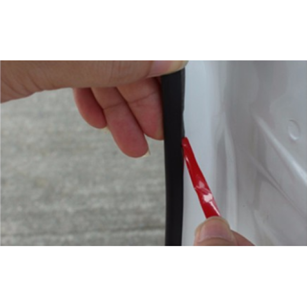 5m tape  to the edges of car doors to prevent collisions and scratches-Black / شريط ٥ م، لحواف ابواب السيارة لمنع التصادمات والخدوش- أسود
